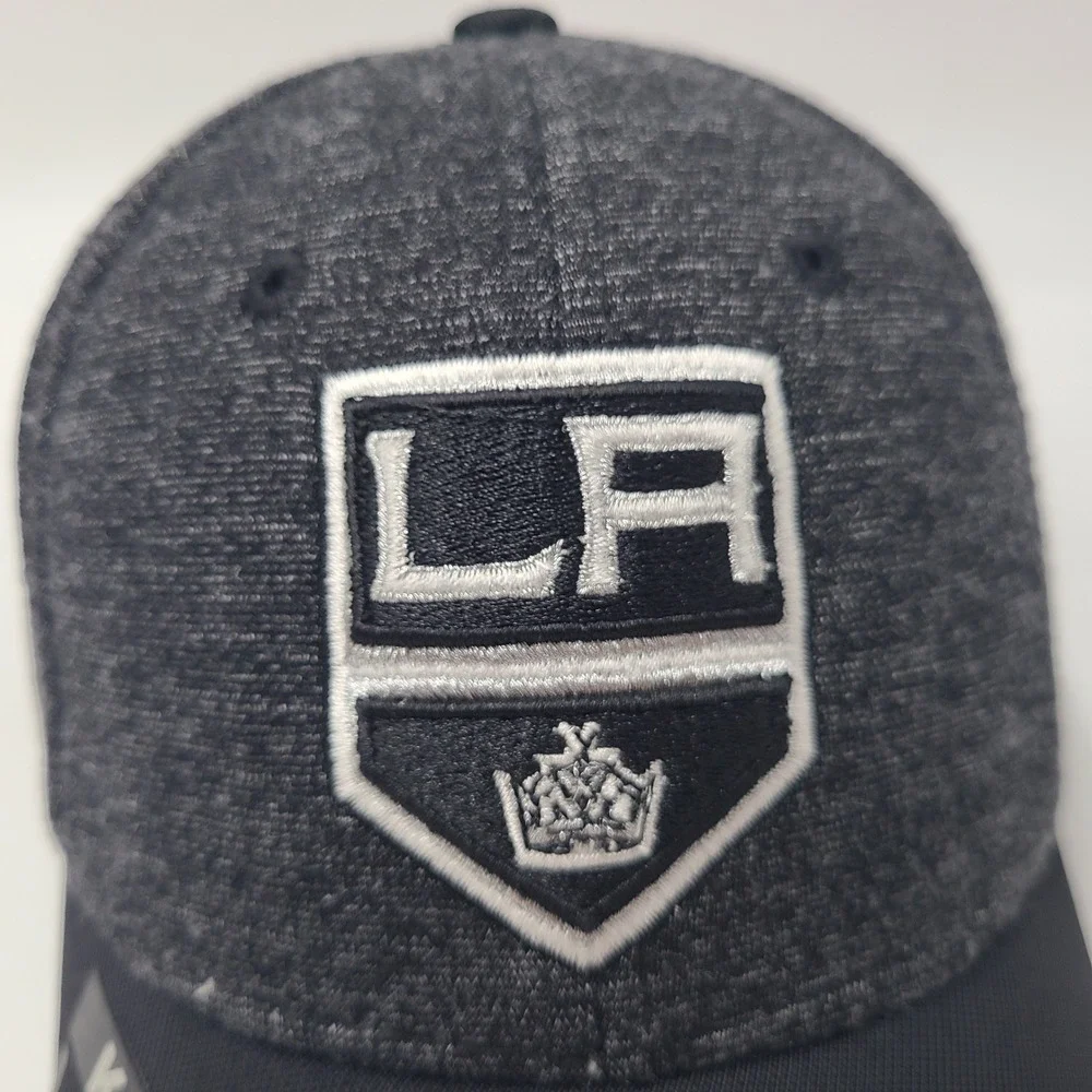 Youth Los Angeles Kings Hat Fitted One Size Reebok Gray Black NHL Hockey Logo